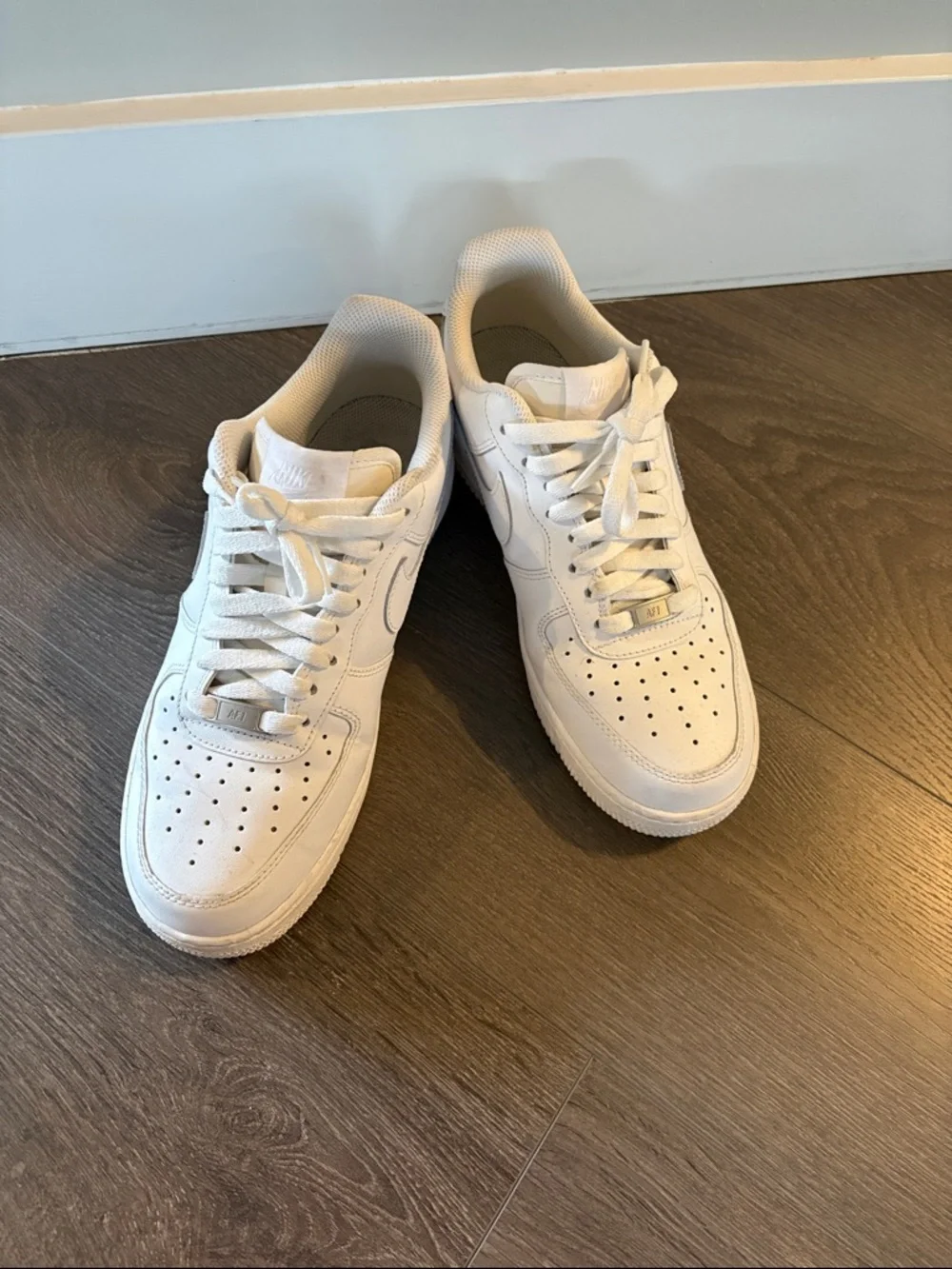 Nike Women's All-White Low-Top Sneakers - Picture 4 of 4